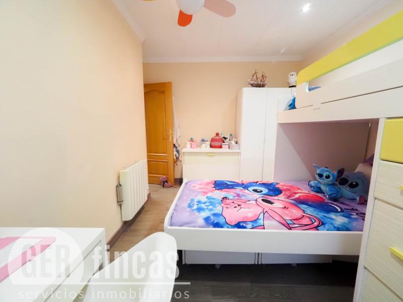 Casa de cuatro vientos con jardín y planta superior diáfana · Dormitorio