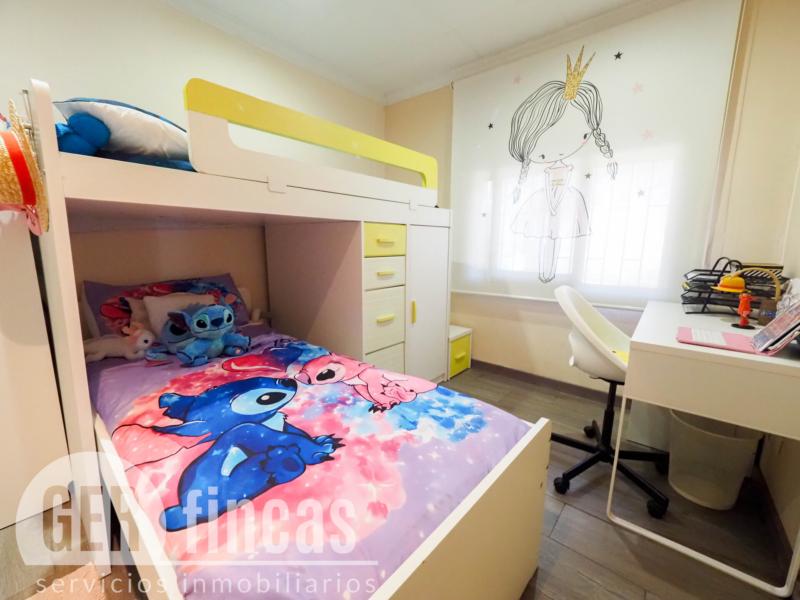 Casa de cuatro vientos con jardín y planta superior diáfana · Dormitorio