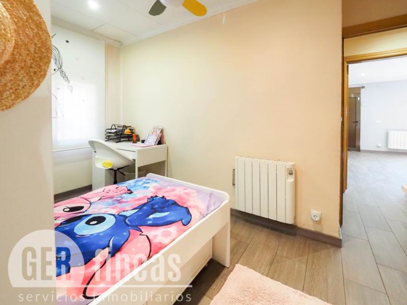 Casa de cuatro vientos con jardín y planta superior diáfana · Dormitorio