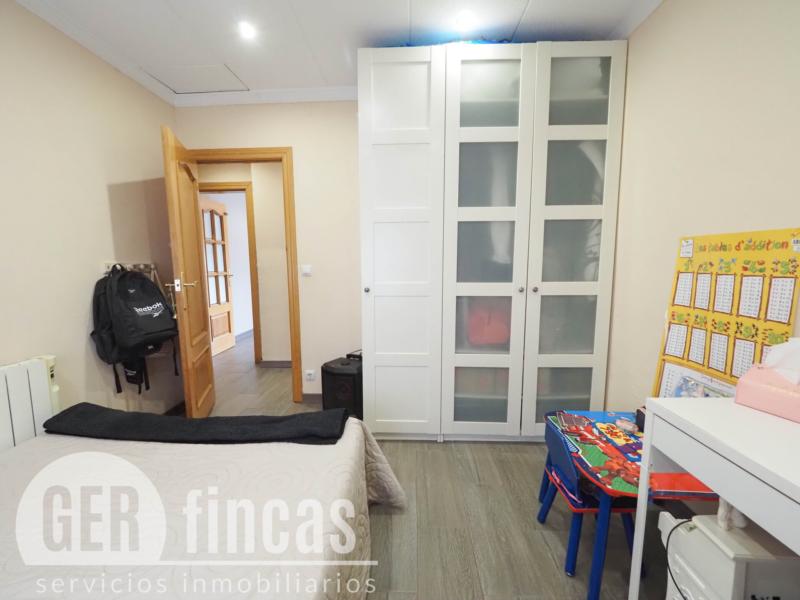 Casa de cuatro vientos con jardín y planta superior diáfana · Dormitorio