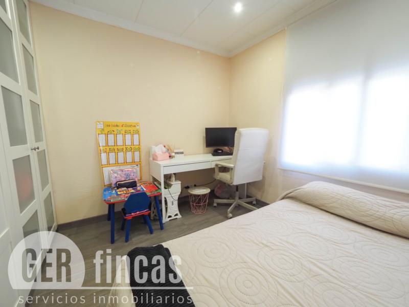 Casa de cuatro vientos con jardín y planta superior diáfana · Dormitorio