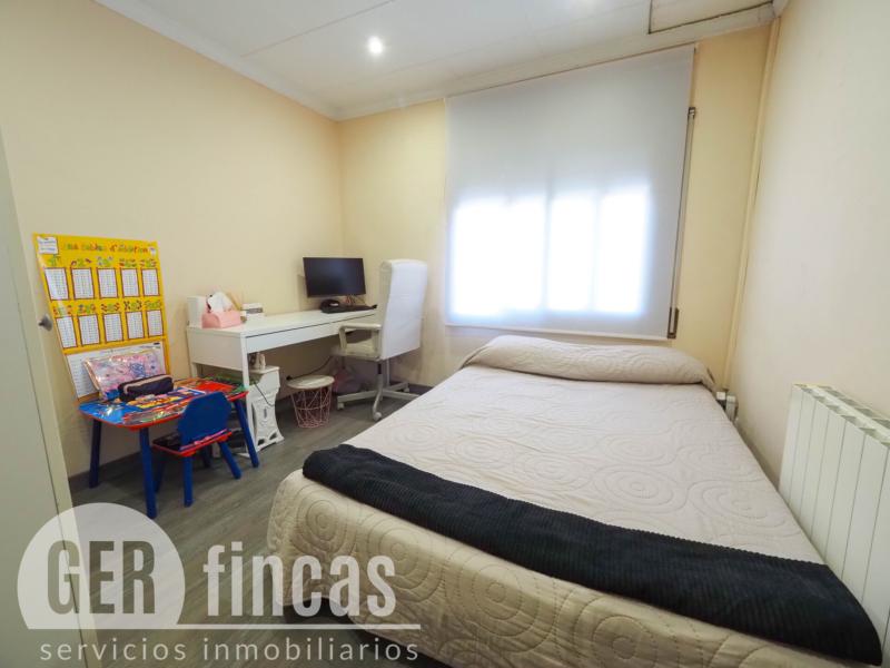 Casa de cuatro vientos con jardín y planta superior diáfana · Dormitorio