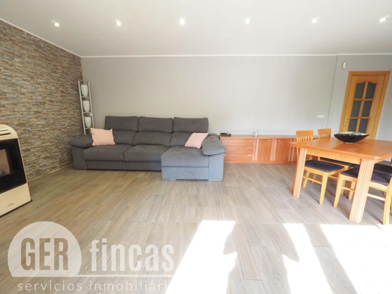 Casa de cuatro vientos con jardín y planta superior diáfana · Comedor