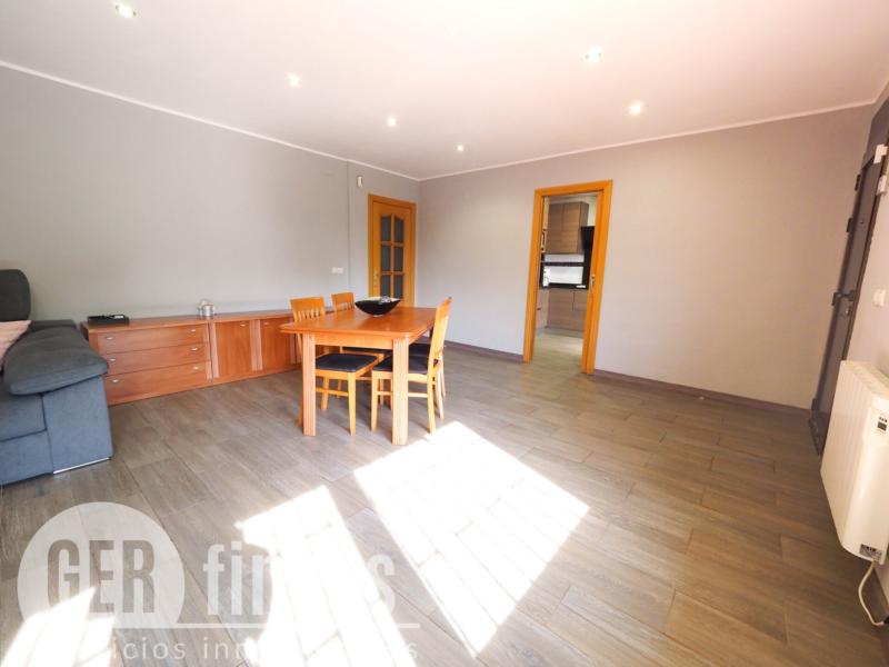 Casa de cuatro vientos con jardín y planta superior diáfana · Comedor