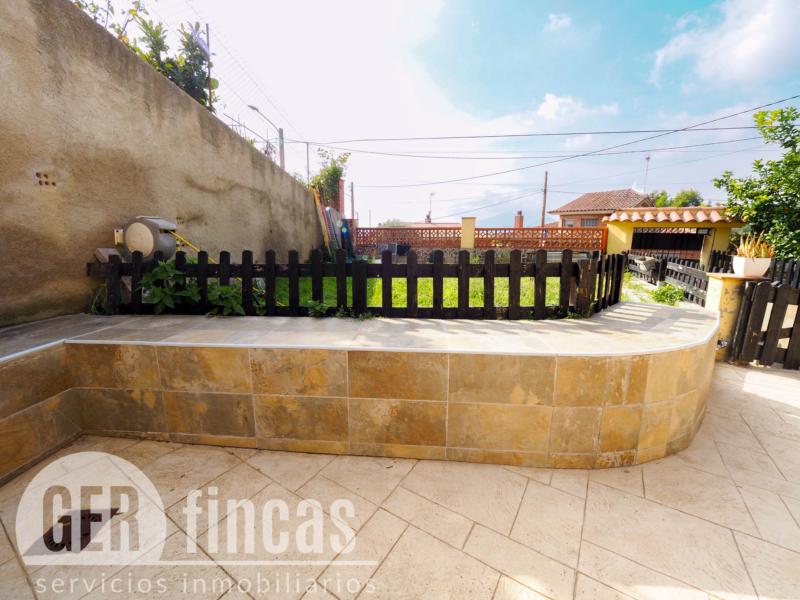Casa de cuatro vientos con jardín y planta superior diáfana · Patio