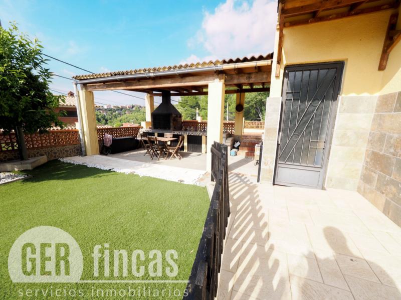 Casa de cuatro vientos con jardín y planta superior diáfana · Jardín