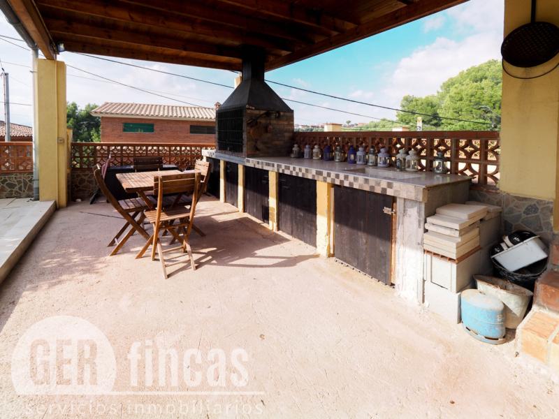 Casa de cuatro vientos con jardín y planta superior diáfana · Jardín