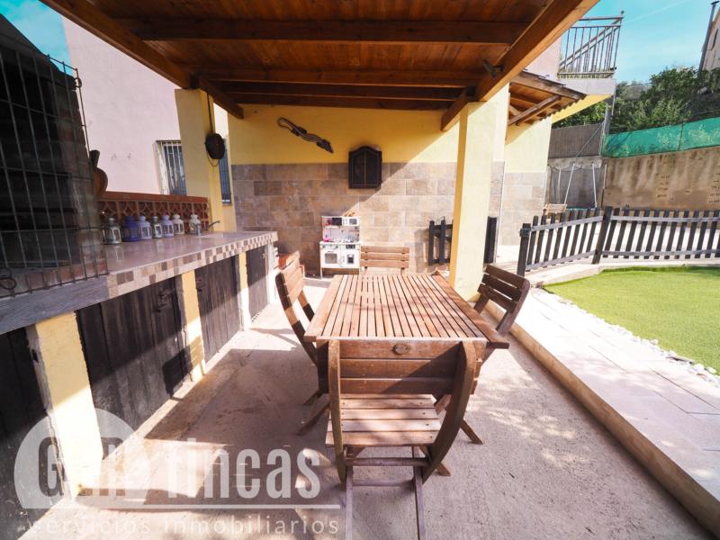 Casa de cuatro vientos con jardín y planta superior diáfana · Jardín
