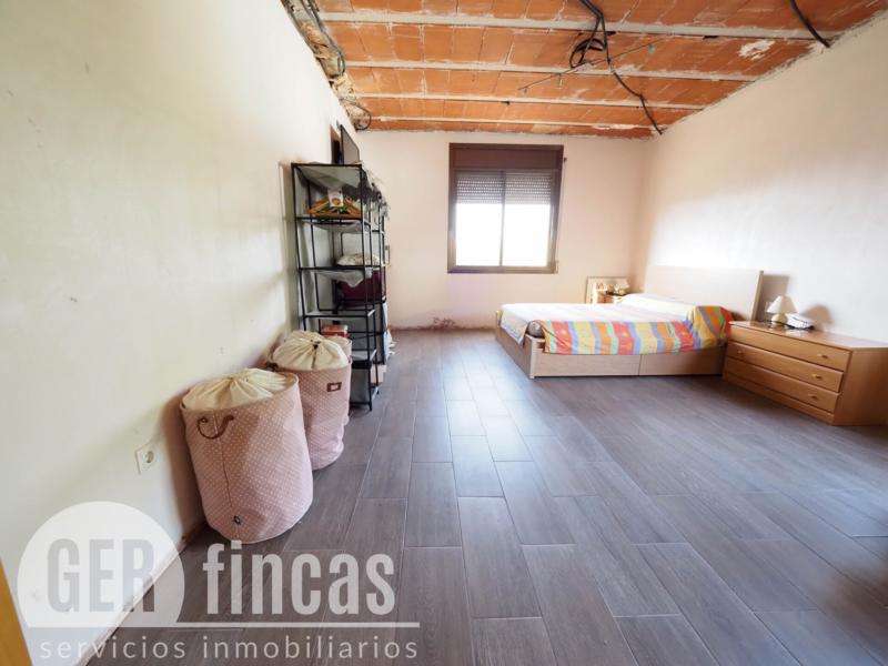 Casa de cuatro vientos con jardín y planta superior diáfana · Dormitorio