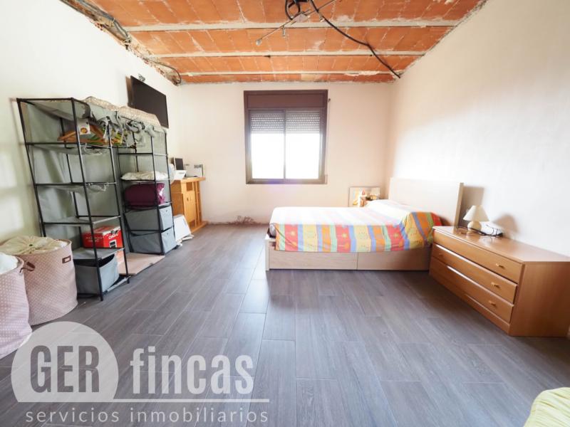 Casa de cuatro vientos con jardín y planta superior diáfana · Dormitorio