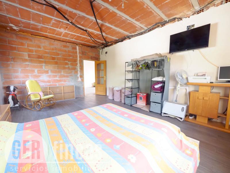 Casa de cuatro vientos con jardín y planta superior diáfana · Dormitorio
