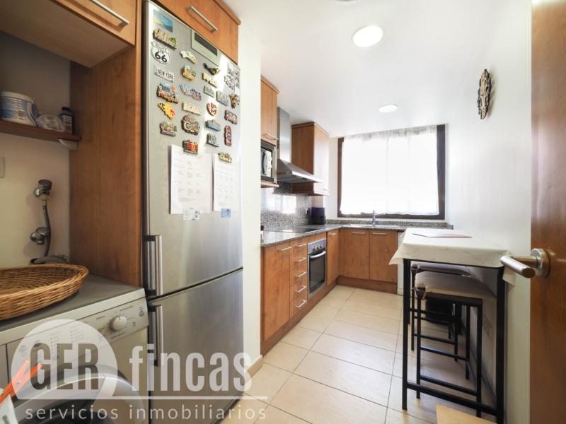 Dúplex de 104 m² con dos terrazas y piscina comunitaria en Torre-sana · Cocina