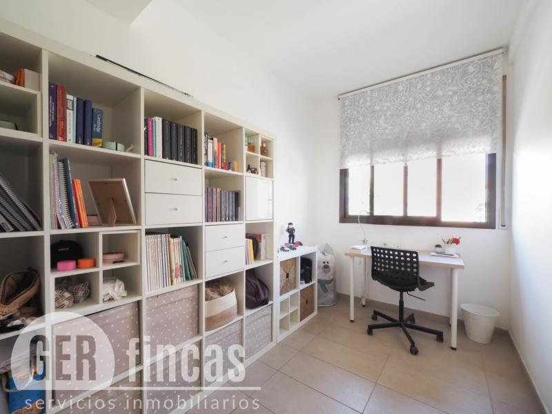 Dúplex de 104 m² con dos terrazas y piscina comunitaria en Torre-sana · Despacho