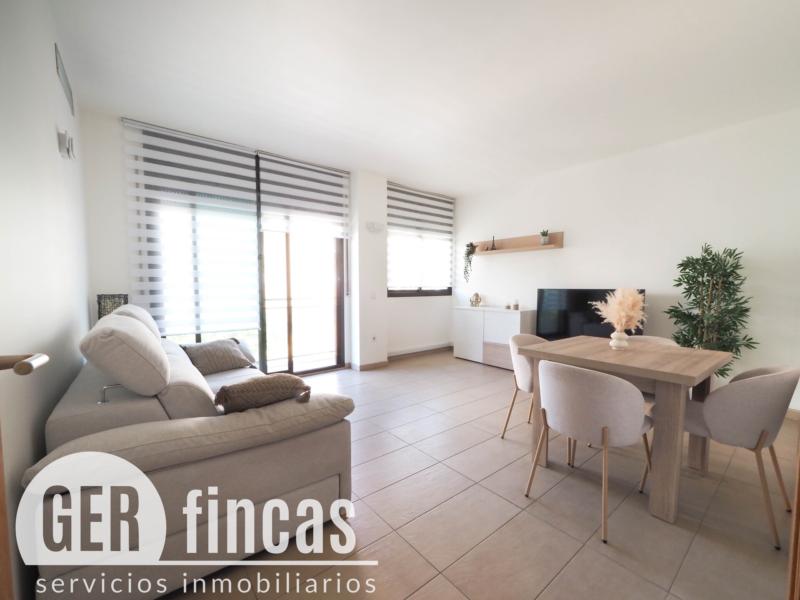 Dúplex de 104 m² con dos terrazas y piscina comunitaria en Torre-sana · Salón