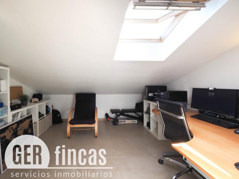 Dúplex de 104 m² con dos terrazas y piscina comunitaria en Torre-sana · Despacho