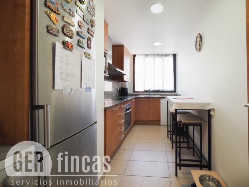 Dúplex de 104 m² con dos terrazas y piscina comunitaria en Torre-sana · Cocina