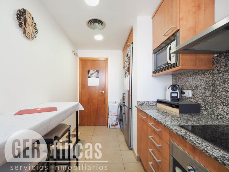 Dúplex de 104 m² con dos terrazas y piscina comunitaria en Torre-sana · Cocina