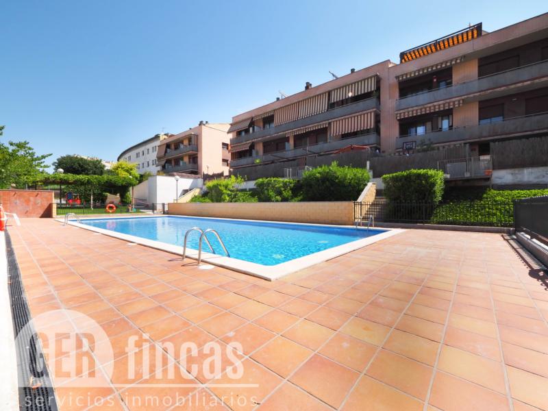 Dúplex de 104 m² con dos terrazas y piscina comunitaria en Torre-sana · Piscina