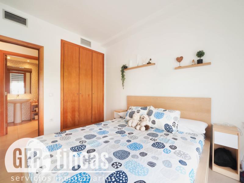 Dúplex de 104 m² con dos terrazas y piscina comunitaria en Torre-sana · Dormitorio