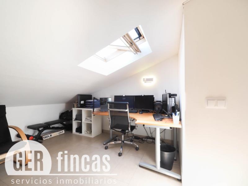 Dúplex de 104 m² con dos terrazas y piscina comunitaria en Torre-sana · Despacho