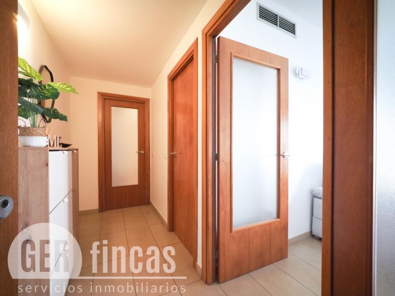 Dúplex de 104 m² con dos terrazas y piscina comunitaria en Torre-sana · Pasillo