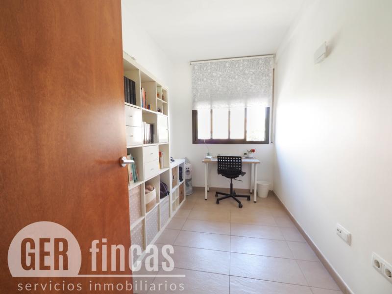 Dúplex de 104 m² con dos terrazas y piscina comunitaria en Torre-sana · Despacho