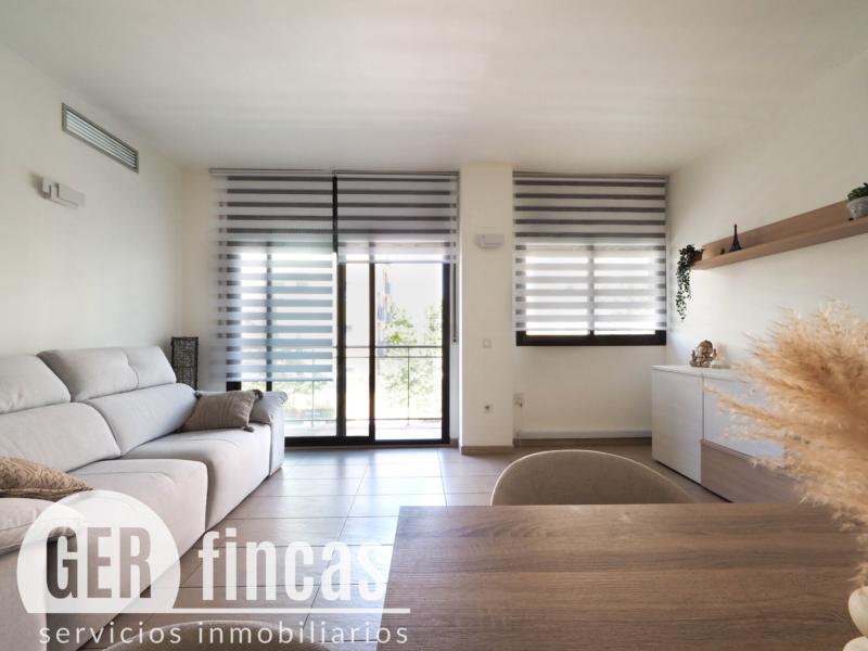 Dúplex de 104 m² con dos terrazas y piscina comunitaria en Torre-sana · Salón