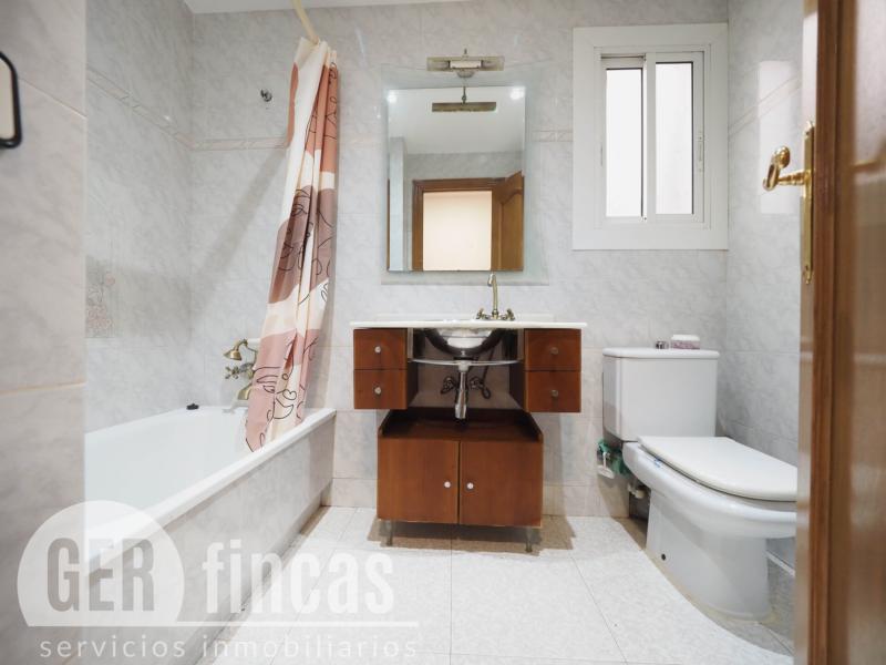 Con ascensor · Baño