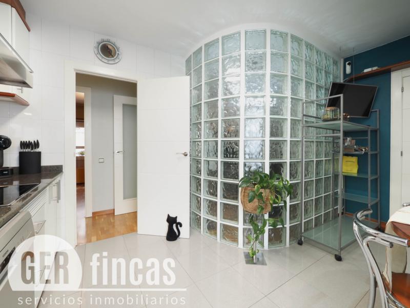 Reformado · Balcón y ascensor · Cocina