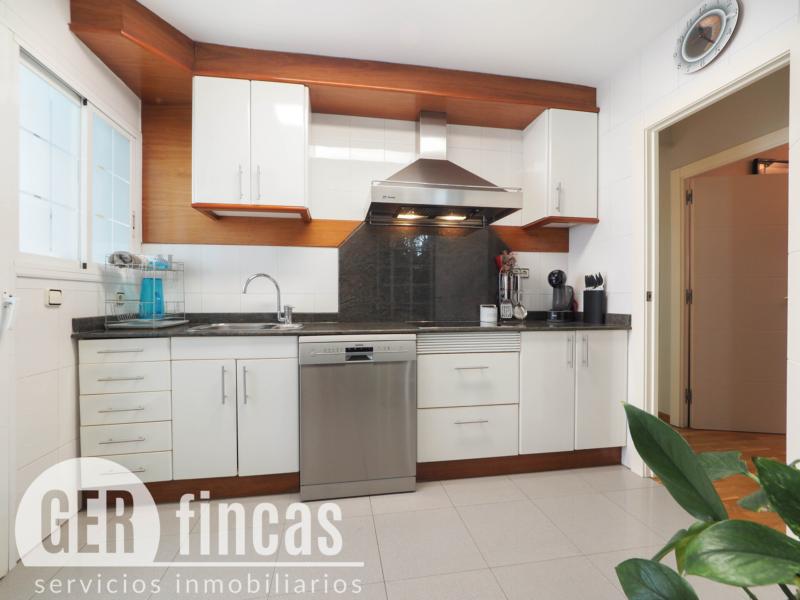 Reformado · Balcón y ascensor · Cocina