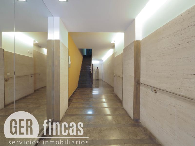 Reformado · Balcón y ascensor · Portería