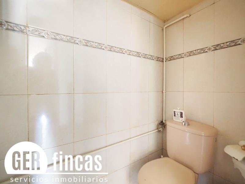 Local de 38 m² · Planta baja · Baño