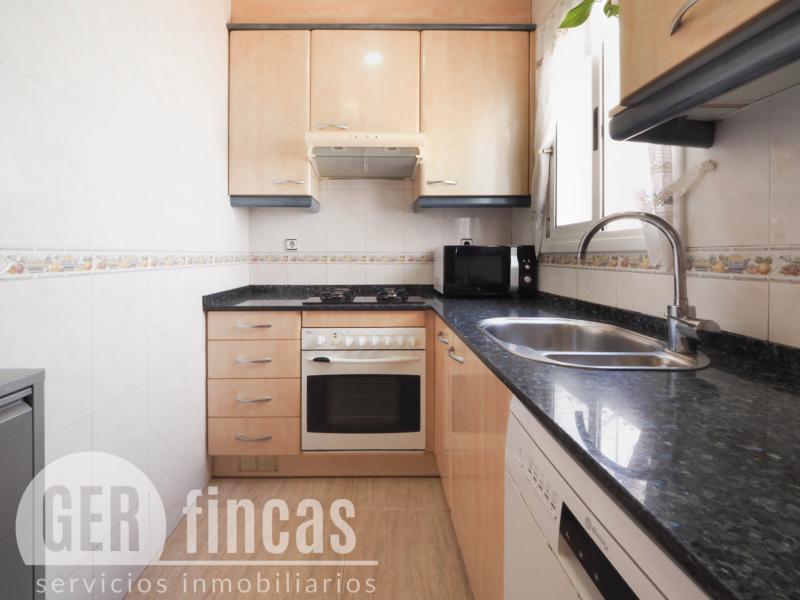 Casa reformada en Ca n’Aurell con patio soleado y terraza · Cocina