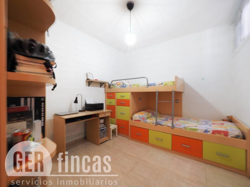 Casa reformada en Ca n’Aurell con patio soleado y terraza · Dormitorio