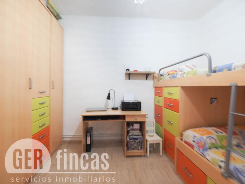 Casa reformada en Ca n’Aurell con patio soleado y terraza · Dormitorio