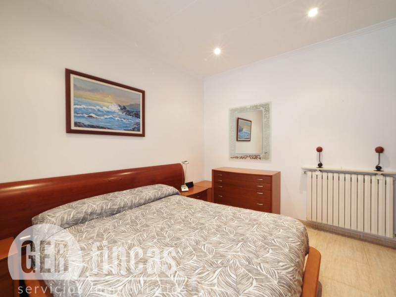 Casa reformada en Ca n’Aurell con patio soleado y terraza · Dormitorio