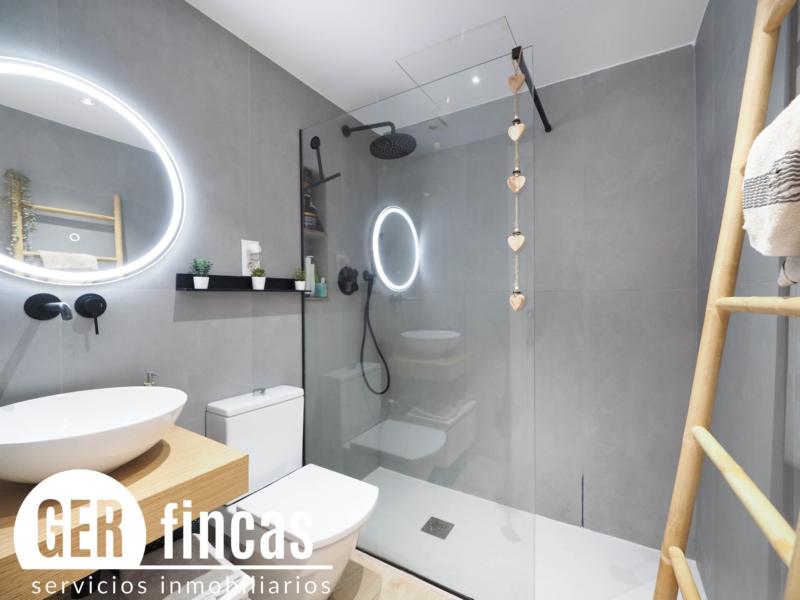 Reformado · 3 balcones · Baño