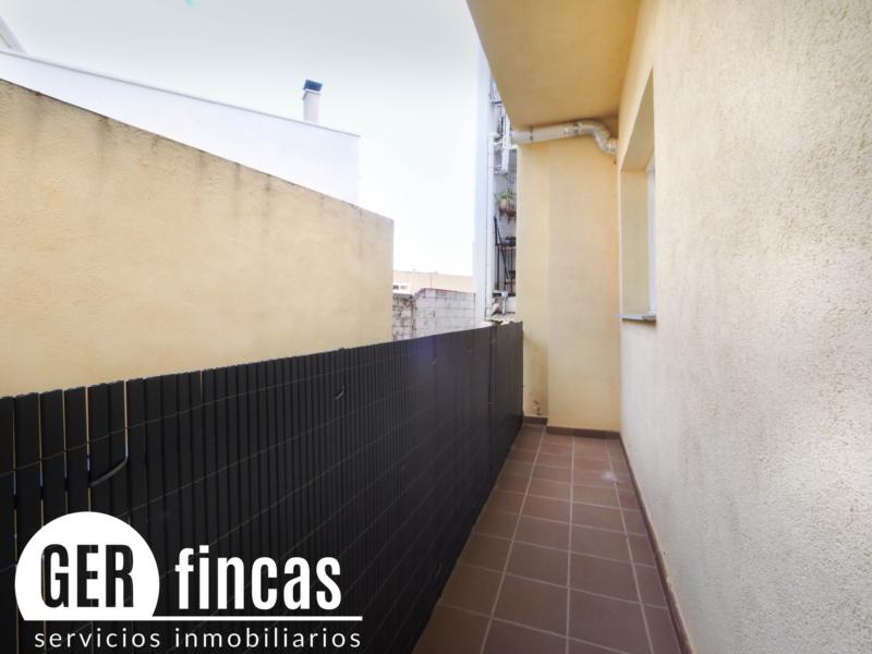 Reformado · 3 balcones · Balcón